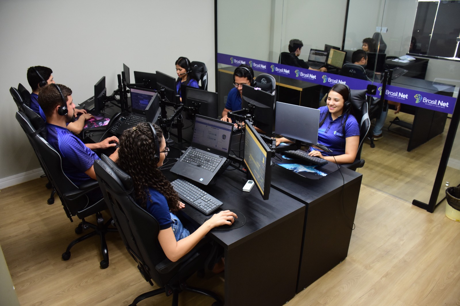 Equipe Brasil Net - Atendimento e Suporte 24/7